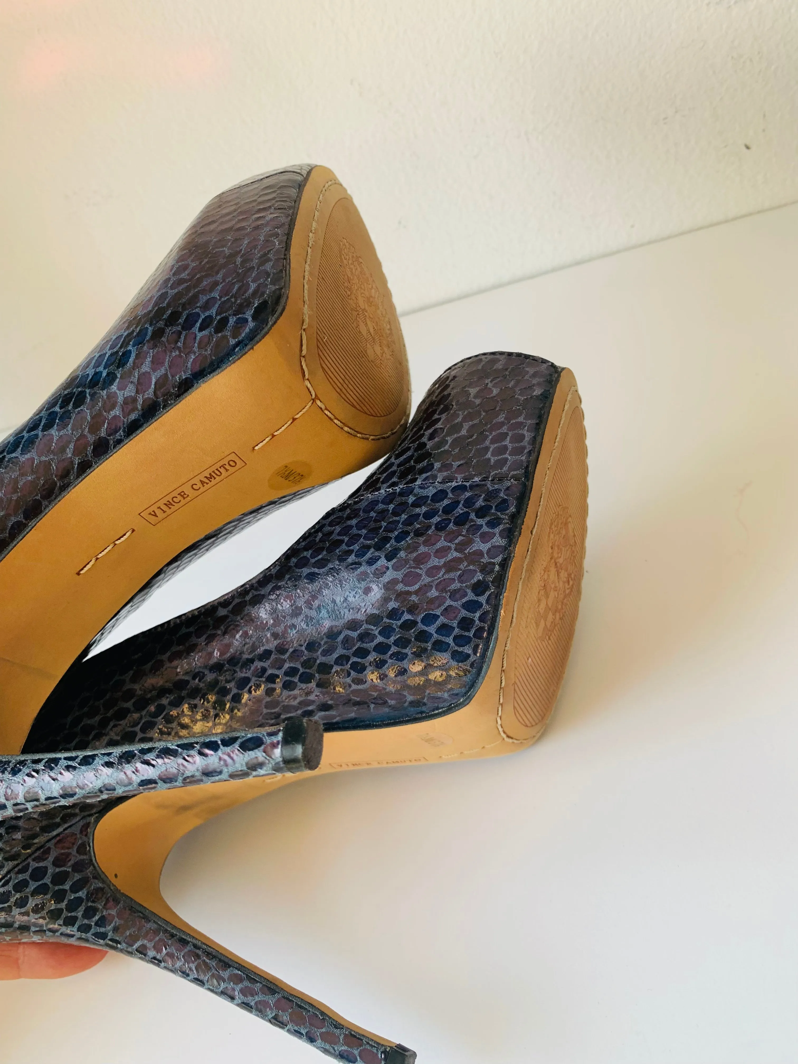 Vince Camuto Blue Faux Snakeskin Leather Peep Toe Pump/ Heels Women’s Size 7.5