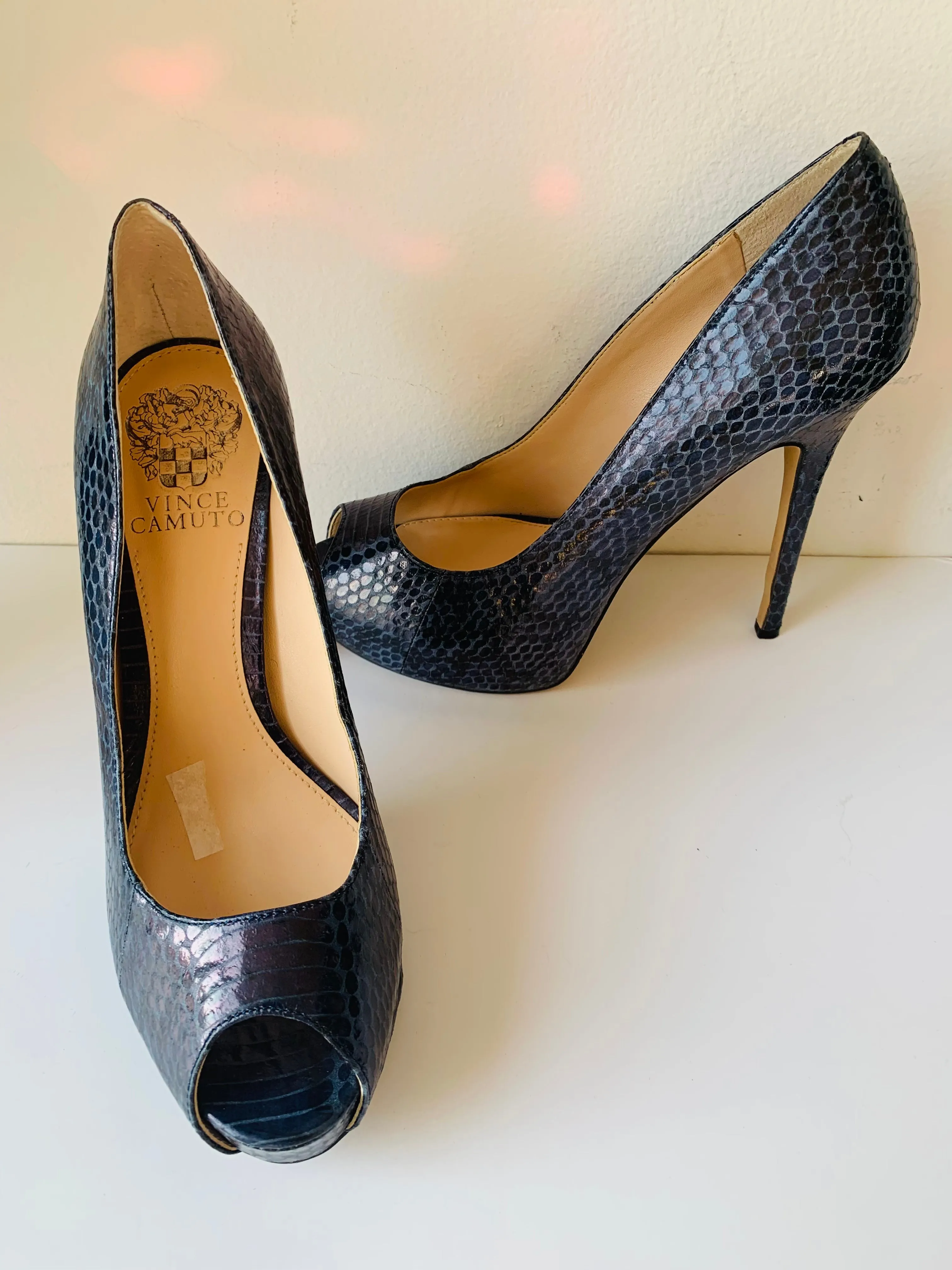 Vince Camuto Blue Faux Snakeskin Leather Peep Toe Pump/ Heels Women’s Size 7.5